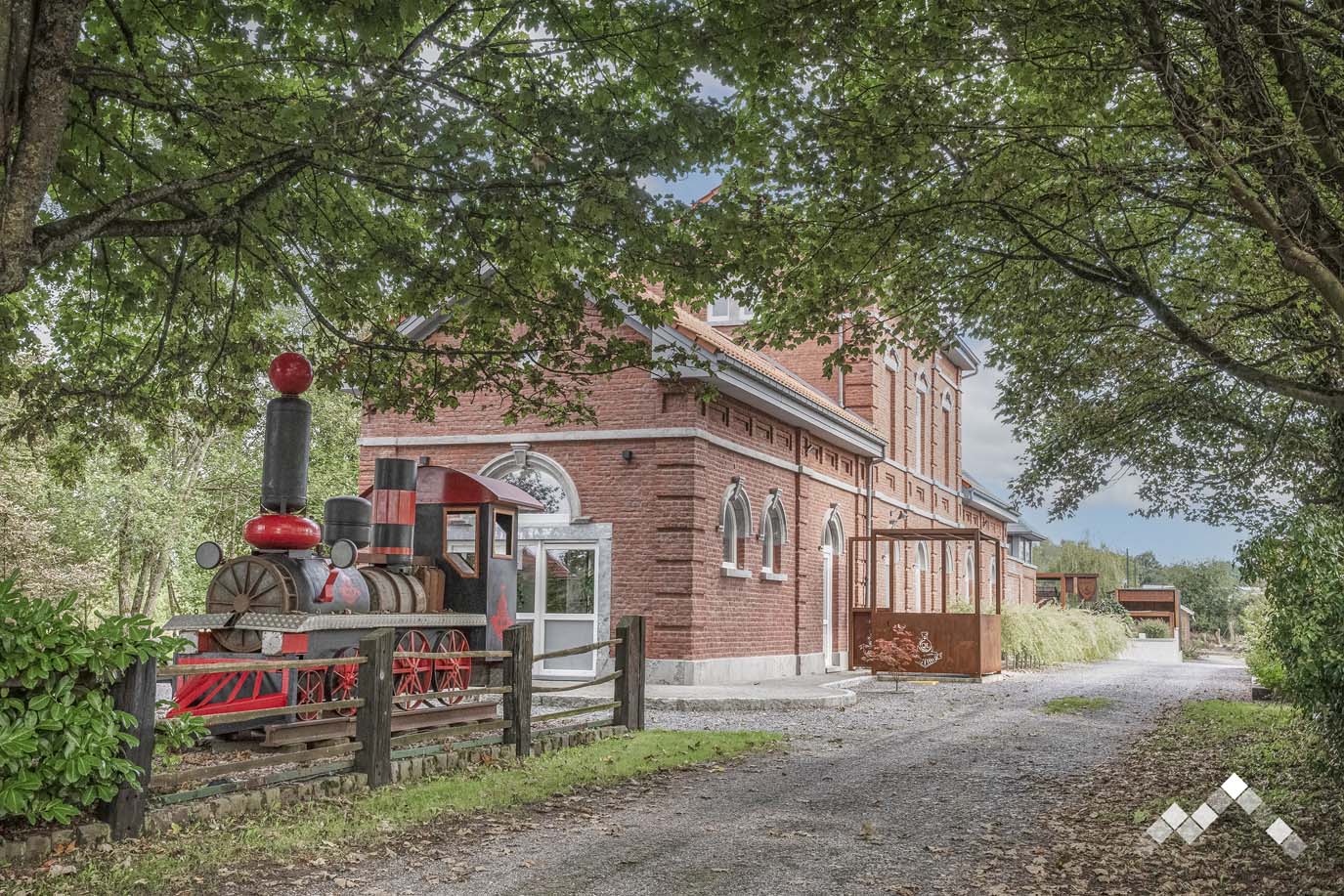  Gîte de charme avec piscine extérieure et jacuzzi pour 18 personnes à Philippeville